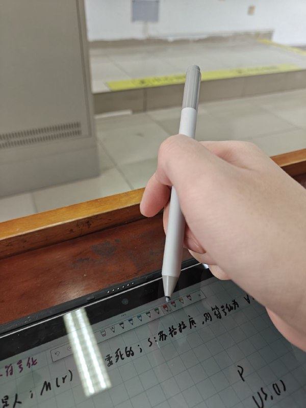 #日常 surface pen 笔尖断了😭中午回去换一根，要不然下午写不动了我现在都写的很飘，怕把它弄断了下面的课没法上了