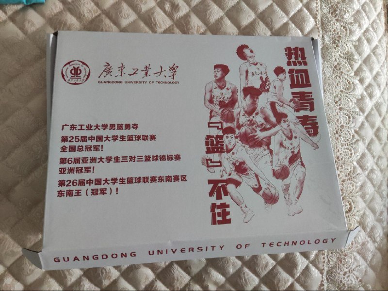 #高考 #日常 通知书内所有物品（还有张农行学费卡没拍）球衣是广工今年联赛校内明星球员的球衣，签名是印的（为啥印前面啊亲#高考 #日常 通知书内所有物品（还有张农行学费卡没拍）球衣是广工今年联赛校内明星球员的球衣，签名是印的（为啥印前面啊亲