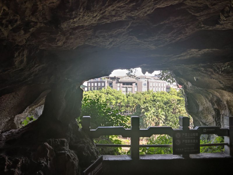 #日常 #旅行 #桂林 这个象鼻山（免费景区）爬起来没有难度啊，而且这个景点太小了#日常 #旅行 #桂林 这个象鼻山（免费景区）爬起来没有难度啊，而且这个景点太小了