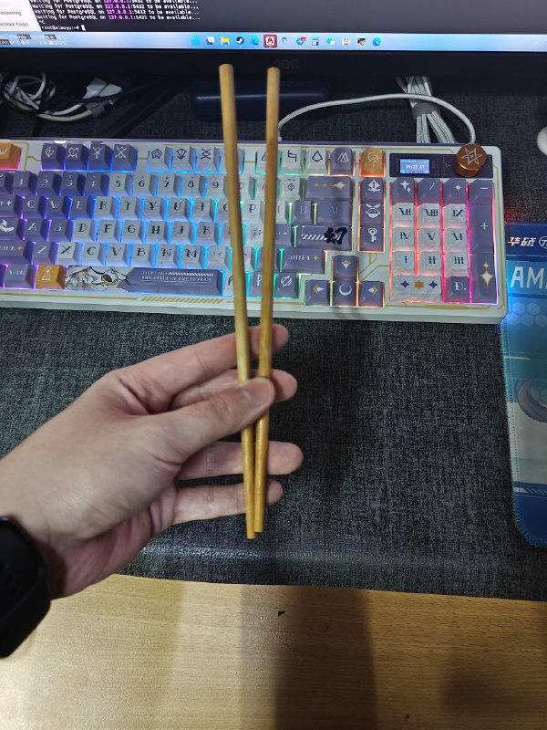 #日常 第一次遇到一家外卖给日常家用竹筷的，对这家店的好感度++了但是贵也是真的贵，价格太贵好感度--