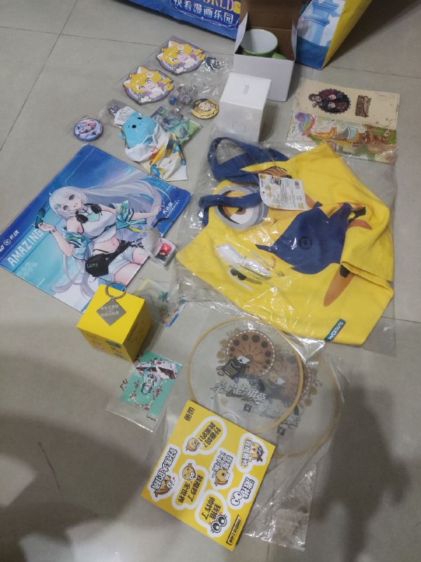 #日常 #漫展 #萤火虫 战利品！（流萤流麻和那个黄色的盒子皮卡丘是买的）#日常 #漫展 #萤火虫 战利品！（流萤流麻和那个黄色的盒子皮卡丘是买的）