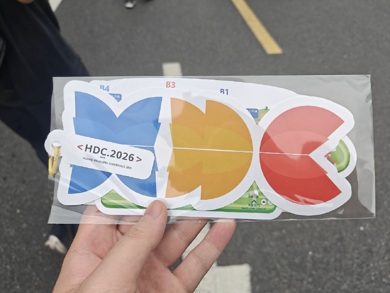 #日常 来 HDC26 了，说白了是来玩的，挺多东西的对于 homo 我只能说未来可期，但是看到那个 HarmonyBrew 我还是挺开心的我这只学术蝗虫入境啦哈哈哈哈哈哈哈哈哈！！！#日常 来 HDC26 了，说白了是来玩的，挺多东西的对于 homo 我只能说未来可期，但是看到那个 HarmonyBrew 我还是挺开心的我这只学术蝗虫入境啦哈哈哈哈哈哈哈哈哈！！！
